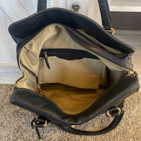 T Tahari Genuine Leather Handbag Purse Satchel Large Tote Black Gold Accents - Picture 14 of 16